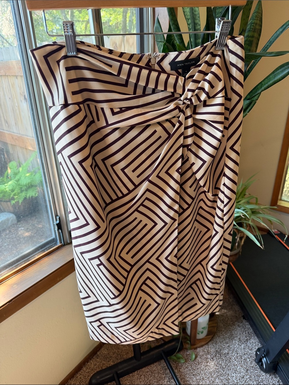 Ann Taylor Cream and Black Geometric Knot-Front Pencil Skirt